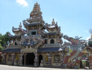 Linh_Phuoc_Pagoda_01